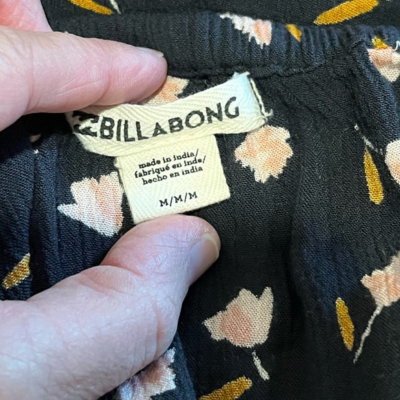 BILLABONG - Off-Shoulder Floral Blouse - Size M - Picture 2 of 9